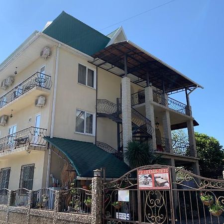 Guest House Aphyn Leto ガグラ エクステリア 写真