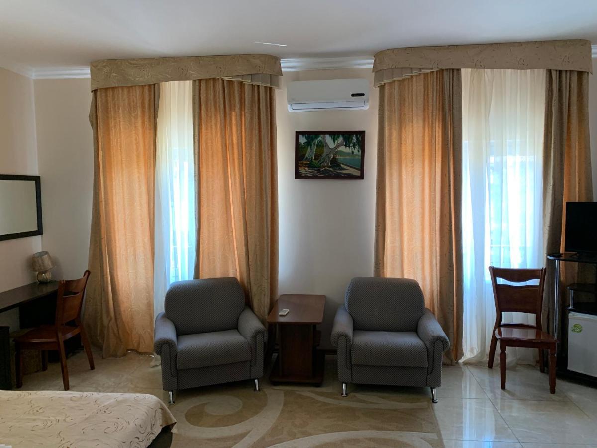 Guest House Aphyn Leto ガグラ エクステリア 写真