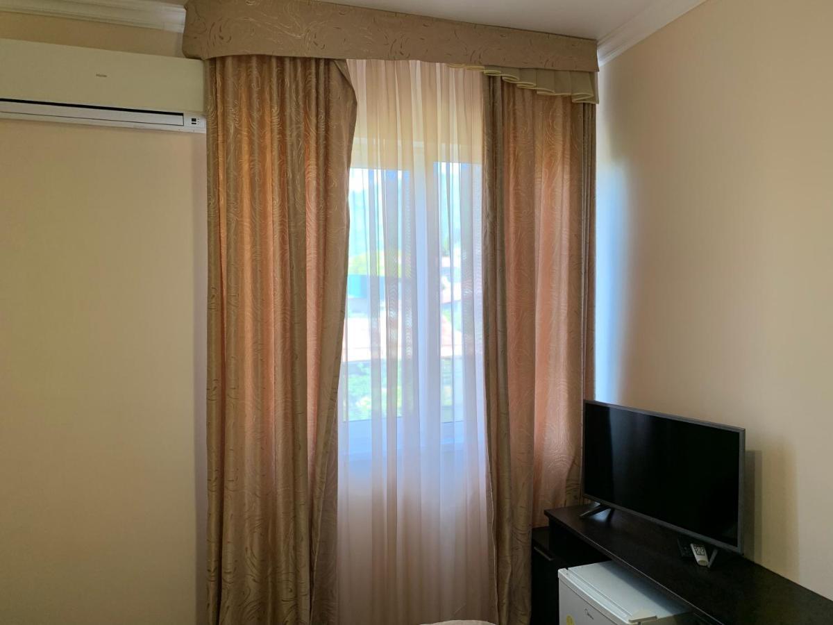 Guest House Aphyn Leto ガグラ エクステリア 写真
