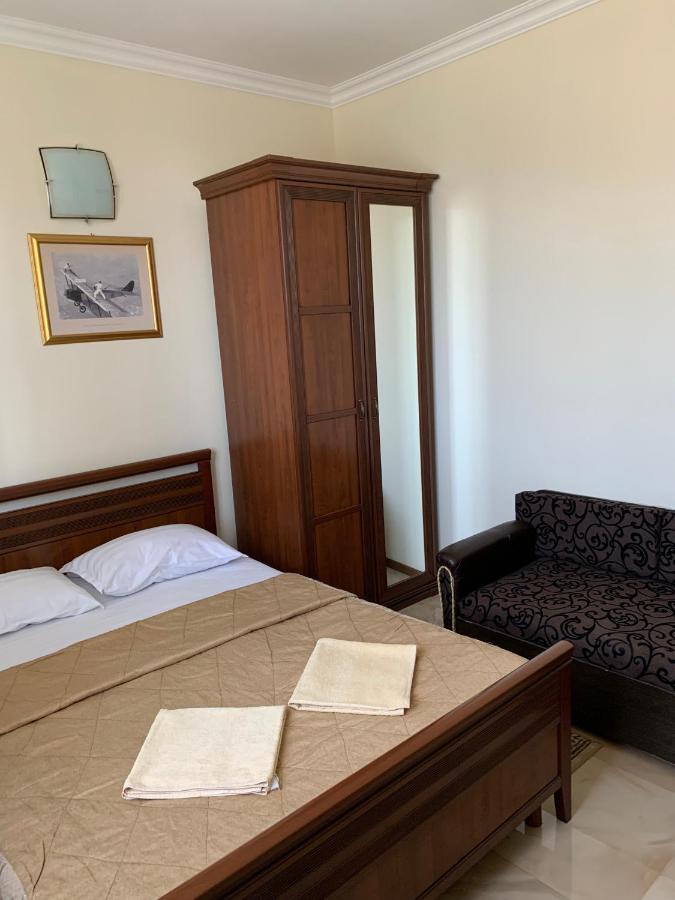 Guest House Aphyn Leto ガグラ エクステリア 写真