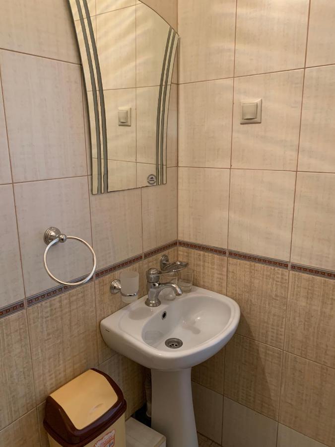 Guest House Aphyn Leto ガグラ エクステリア 写真